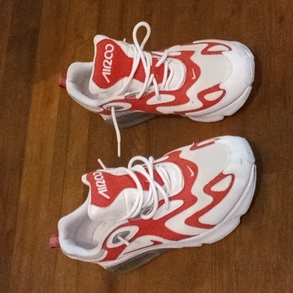 NIKE
